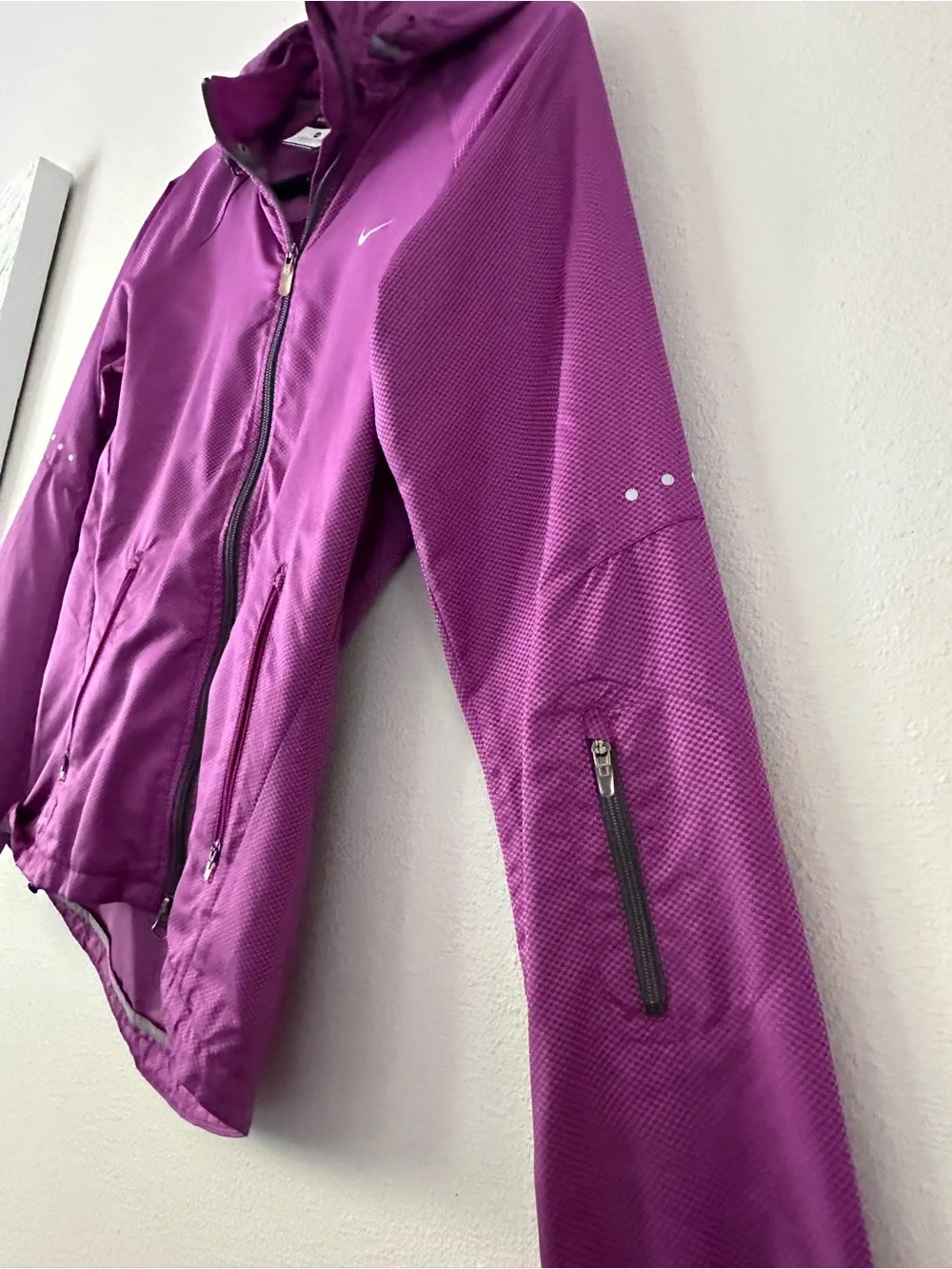 Nike Women’s XS Storm-Fit Purple Hooded Zip Running Athletic Jacket Vented Gym‎